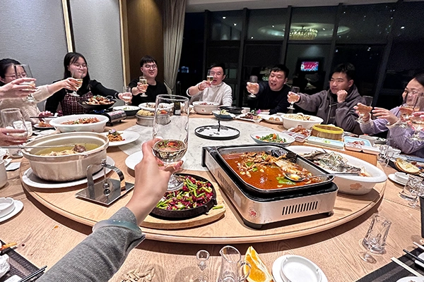 Mate Solar team successfully held the 2024 annual year-end summary conference and annual meeting